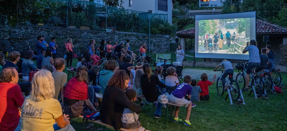 Foto Filiberto Daidola I film si guardano in bicicletta: in Trentino arriva il “cinema a pedali”, itinerante e auto-sostenibile